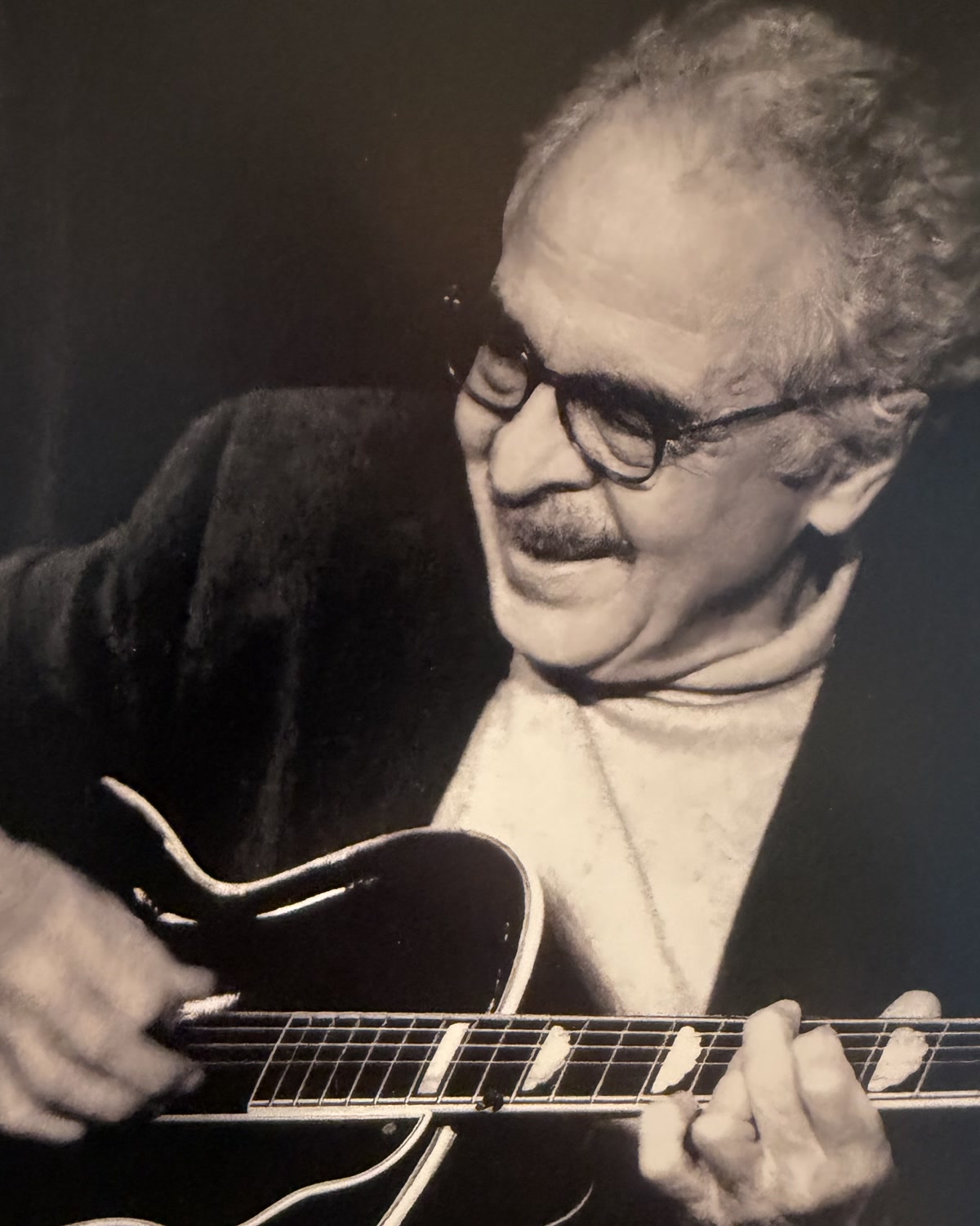 1939 Epiphone Deluxe (John Pisano) instrument photograph